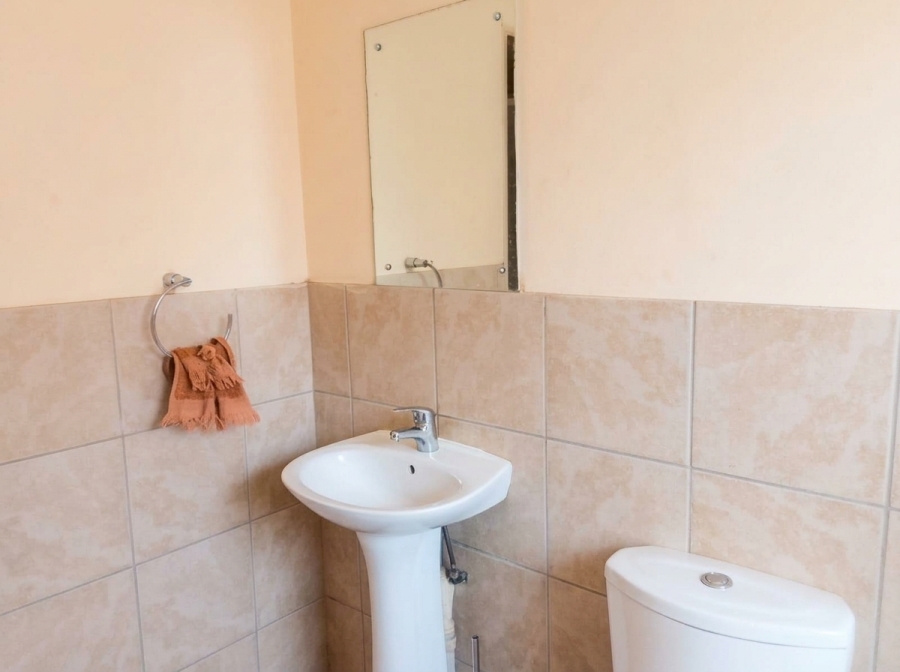 To Let 2 Bedroom Property for Rent in Mid Town North West